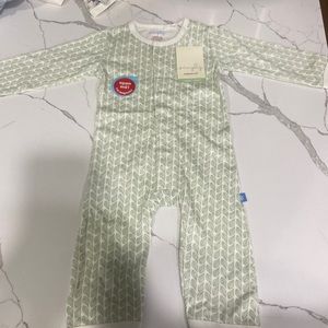 Magnetic Me simply. NWT. 0-3 months.